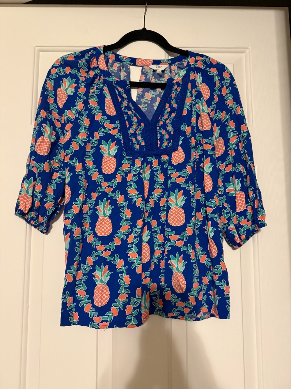 Crown & Ivy Pineapple Print 3/4 Sleeve Blouse Blue Crochet Split Neck S
